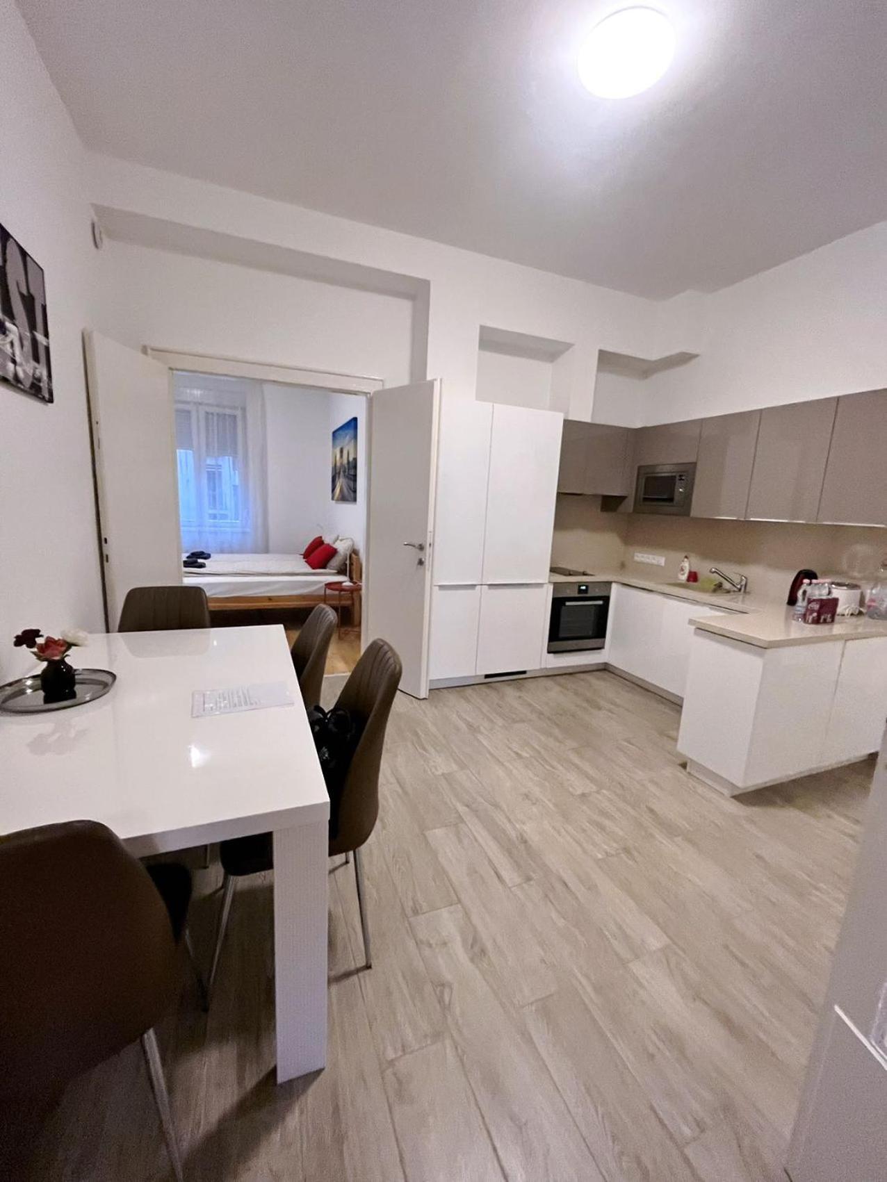בודפשט Boutique Family Apartment In The Heart Of City מראה חיצוני תמונה
